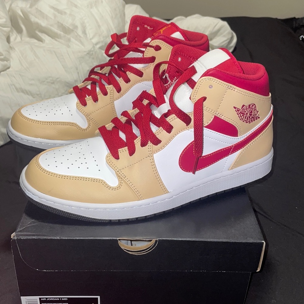 Jordan 1 Mid